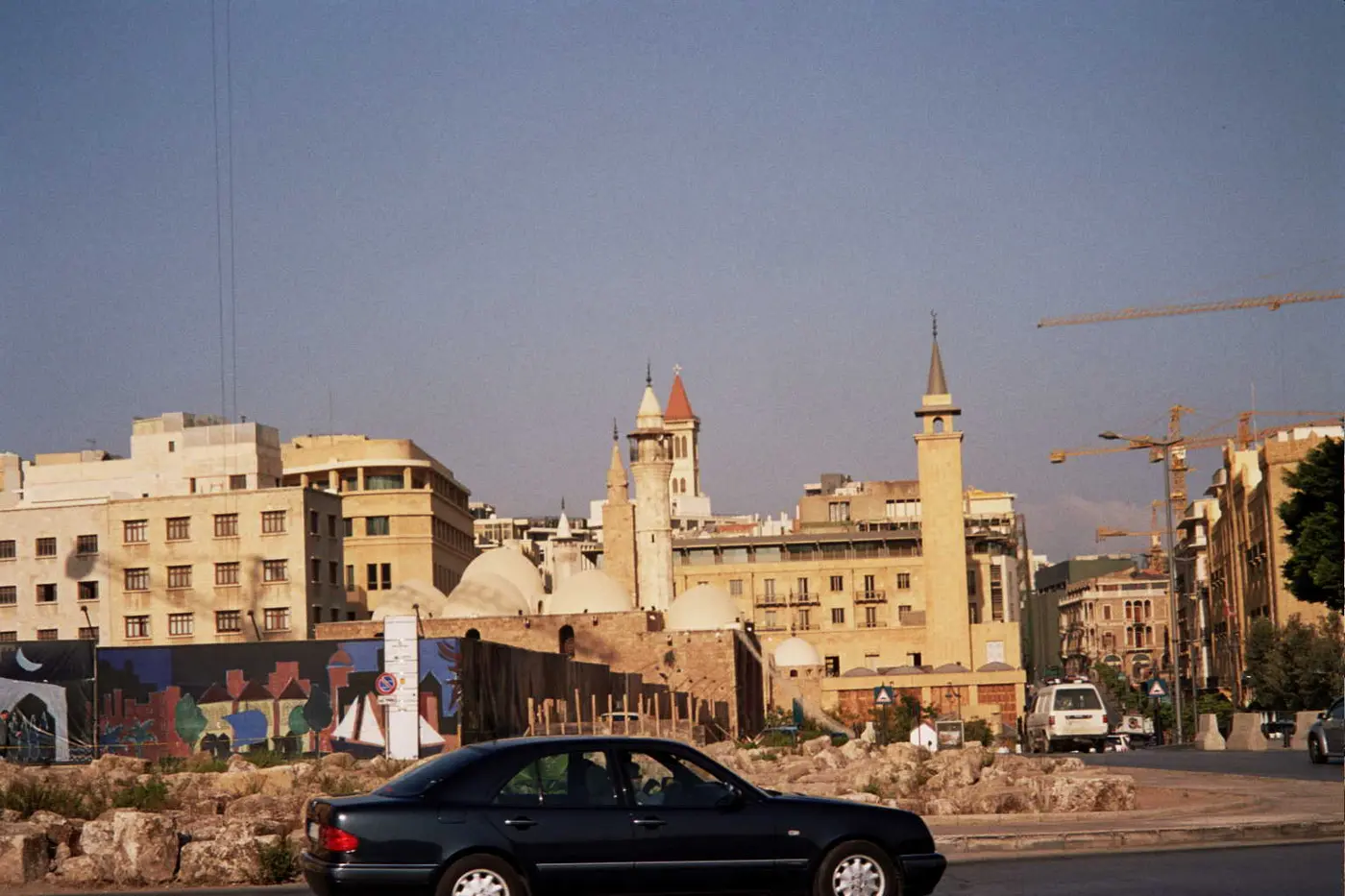 مئذنة مربّعة من البازلت في حوران.