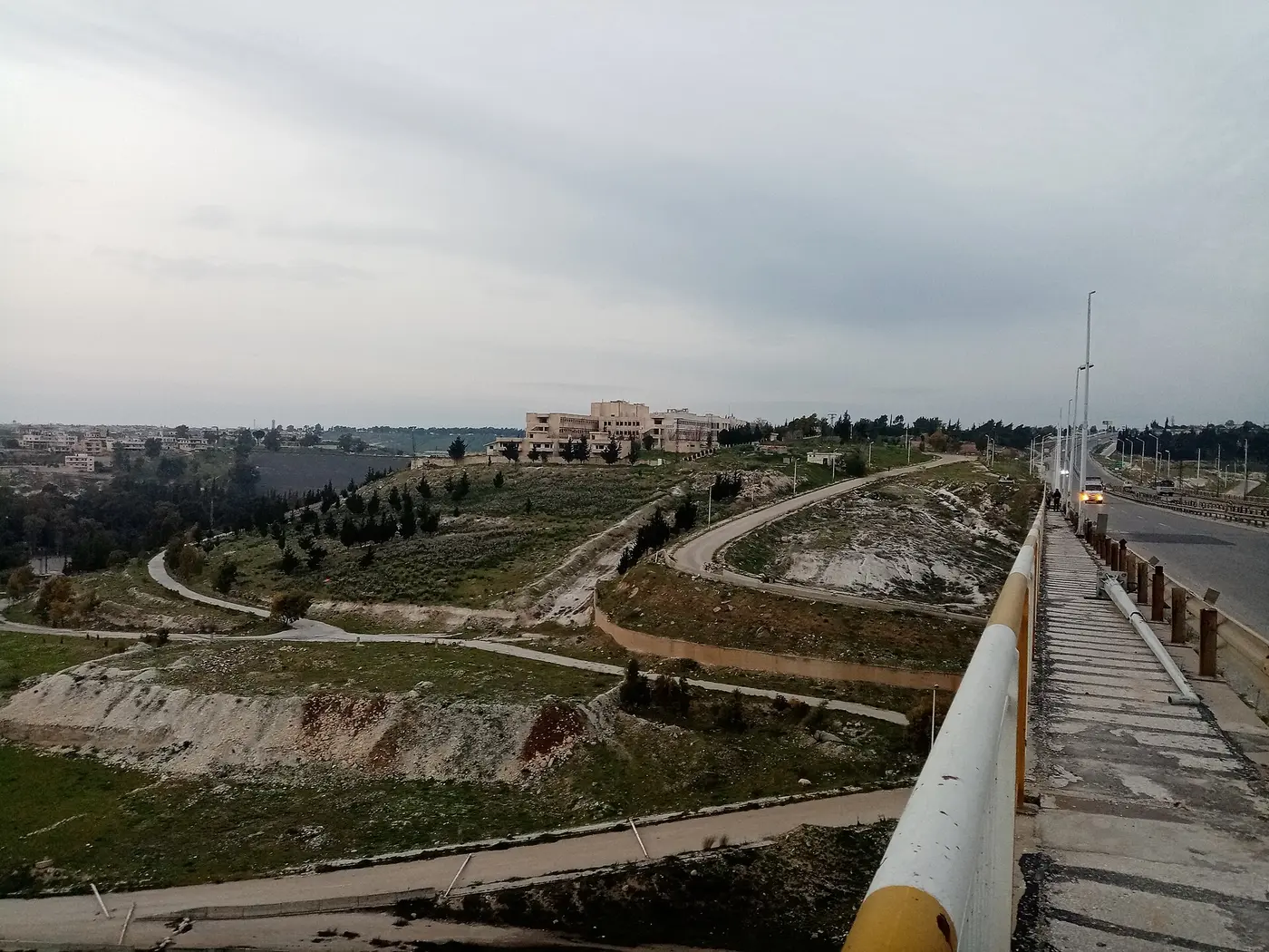 الجسر الحجري على العاصي في الرستن.