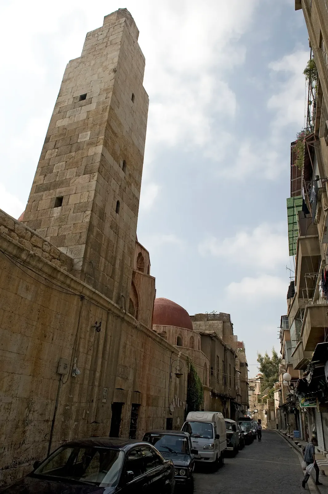 المدرسة المرشدية بين جاراتها في الصالحية.