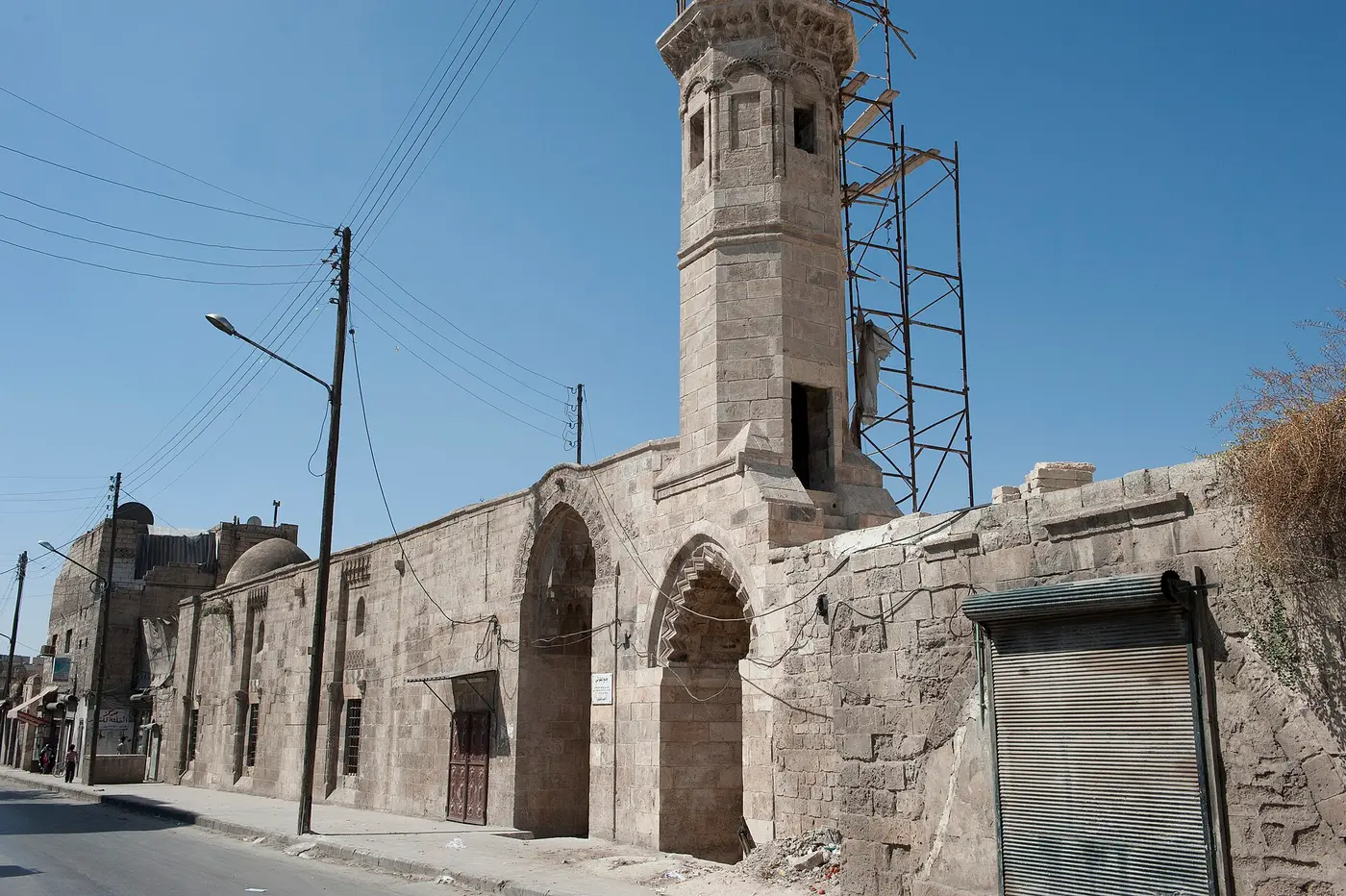 واجهة جامع الطواشي المنحوتة.