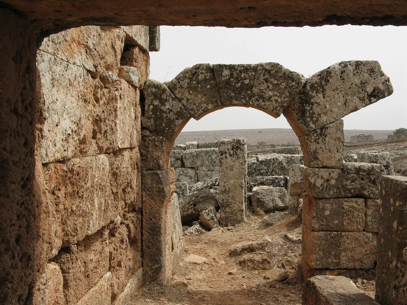 مباني سرجيلا الحجرية.