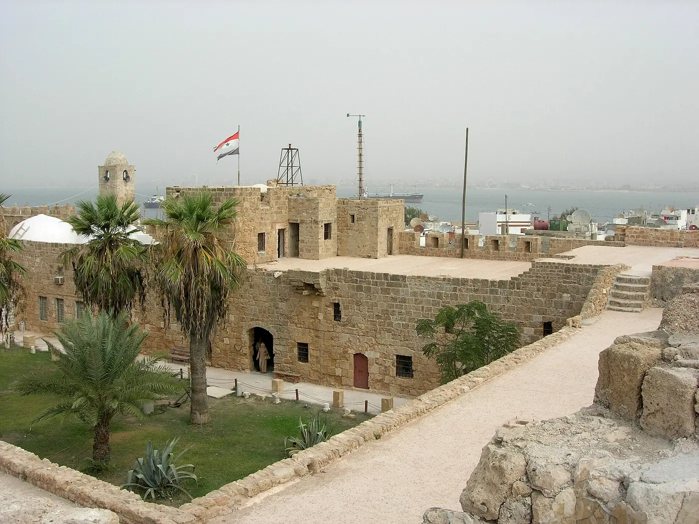 حصن أرواد من الداخل.