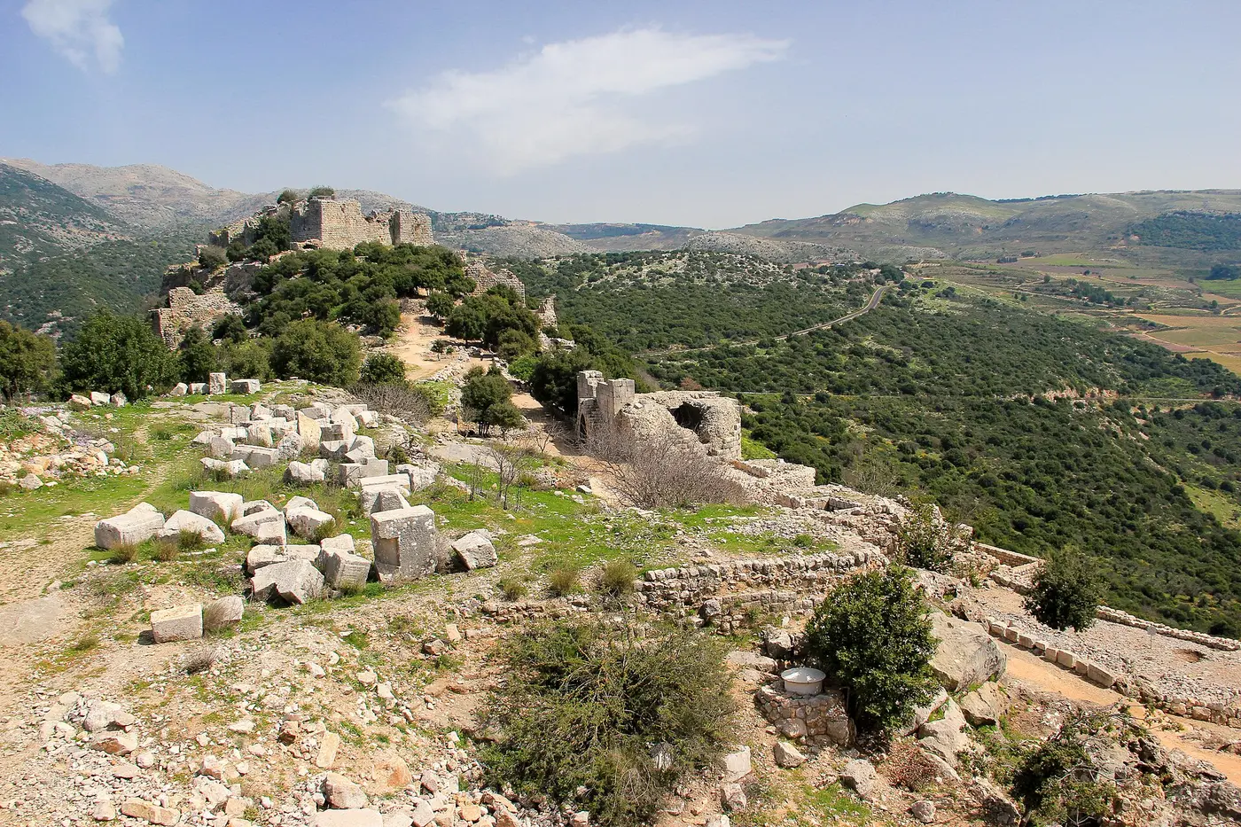 قلعة الصبيبة على نتوئها في الجولان.