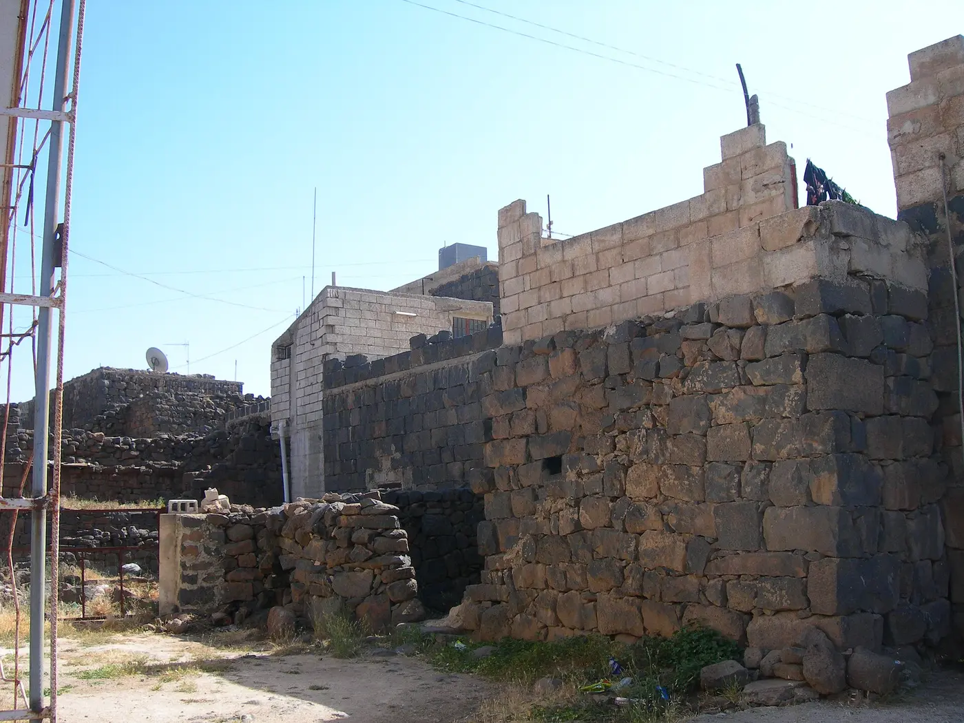 كنيسة بازلتية في إزرع.